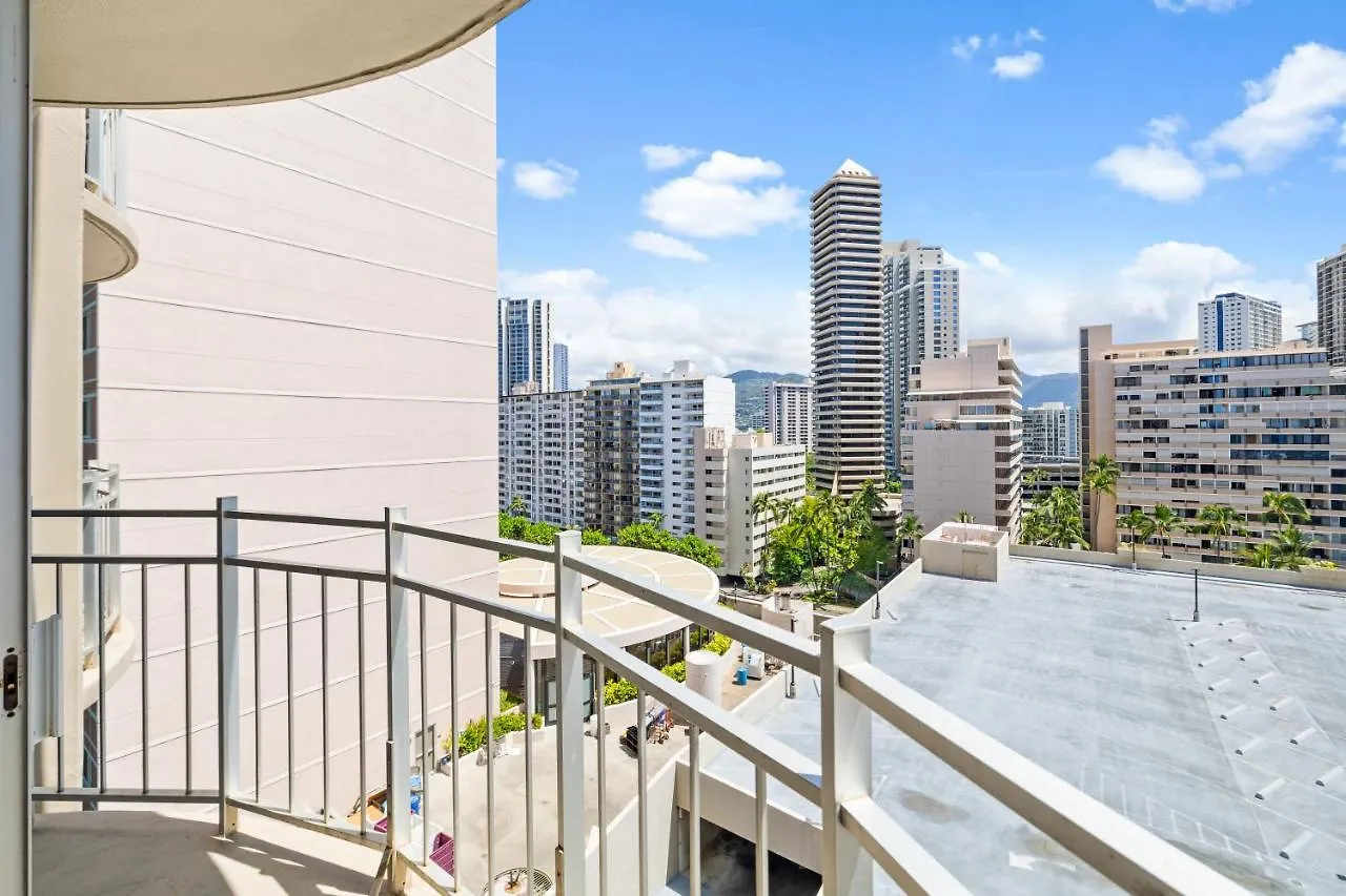 Apartment Newly Renovated Ilikai Marina Studio - Near Beach! Honolulu