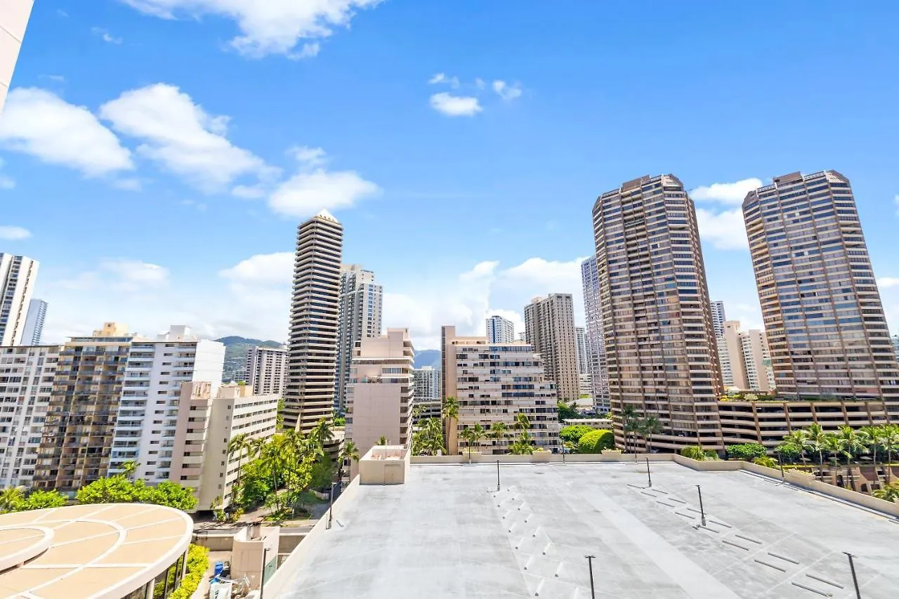 Newly Renovated Ilikai Marina Studio - Near Beach! Honolulu