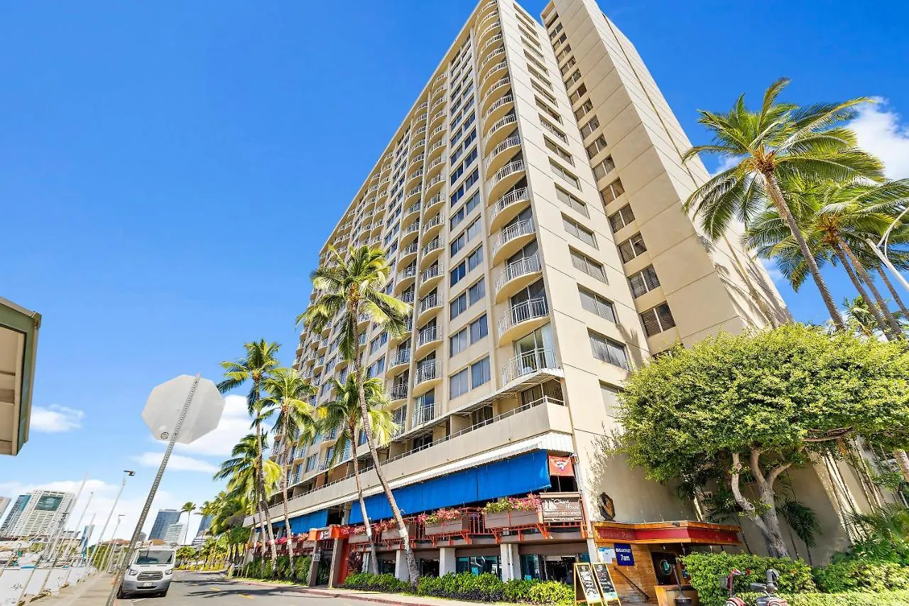 Newly Renovated Ilikai Marina Studio - Near Beach! Honolulu Apartment