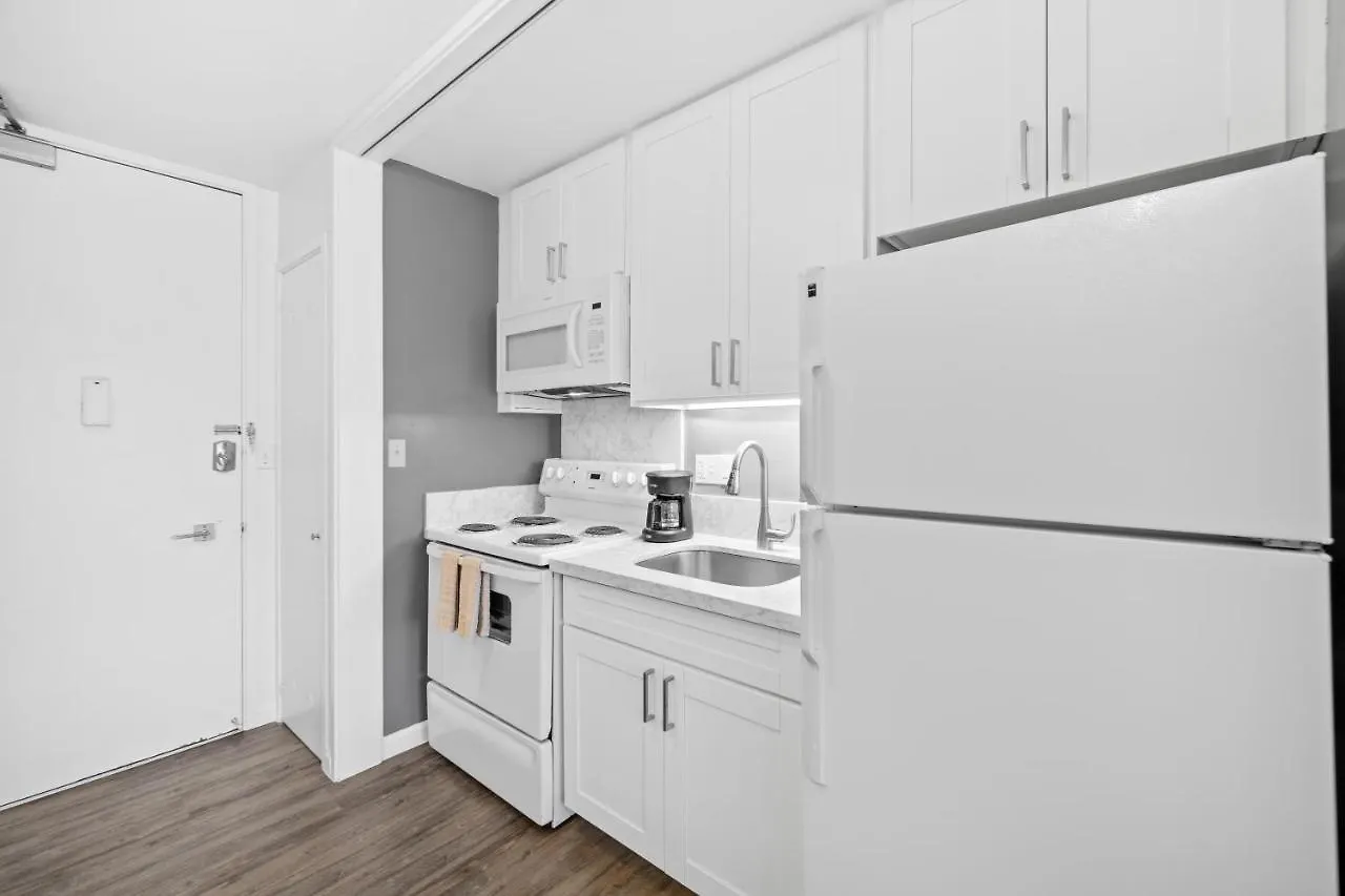 Newly Renovated Ilikai Marina Studio - Near Beach! Honolulu Apartment