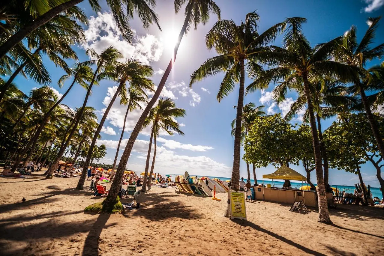 Newly Renovated Ilikai Marina Studio - Near Beach! Honolulu Apartment