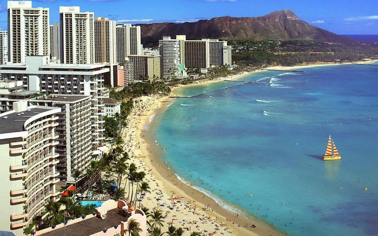 Newly Renovated Ilikai Marina Studio - Near Beach! Honolulu