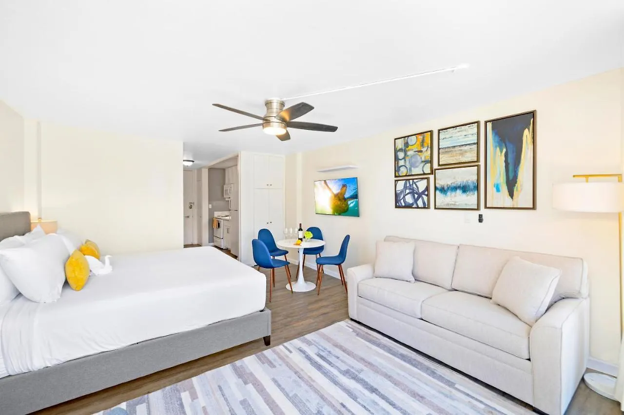 Newly Renovated Ilikai Marina Studio - Near Beach! Honolulu