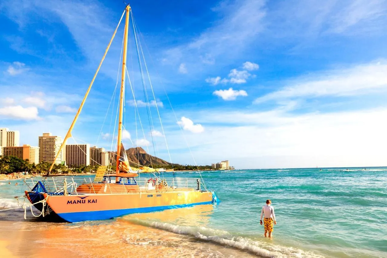 Newly Renovated Ilikai Marina Studio - Near Beach! Honolulu Apartment